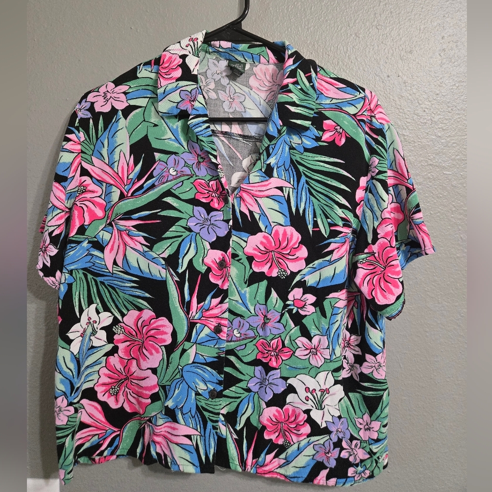 SUMMER SALE! $5 Hawaiian Tropical Button Down Size Small Oversized